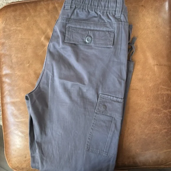 Men’s gray cargo joggers size medium - Picture 2 of 2
